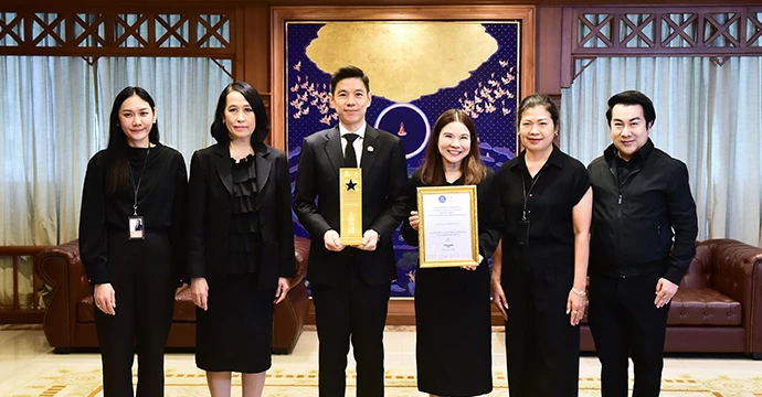 ธอส. รับมอบโล่เกียรติคุณ จากคณะกรรมการโอลิมปิคแห่งประเทศไทย ในพระบรมราชูปถัมภ์ ในฐานะหน่วยงานที่สนับสนุนการแข่งขันกีฬาซีเกมส์ ครั้งที่ 33