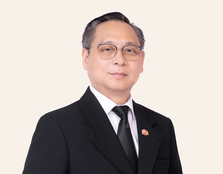 นายชุมพล  สุวรรณกิจบริหาร 