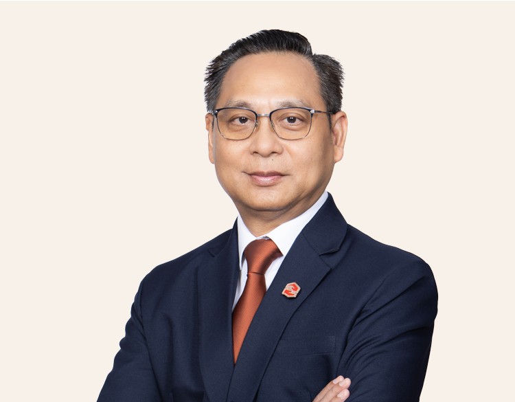 นายชุมพล  สุวรรณกิจบริหาร 